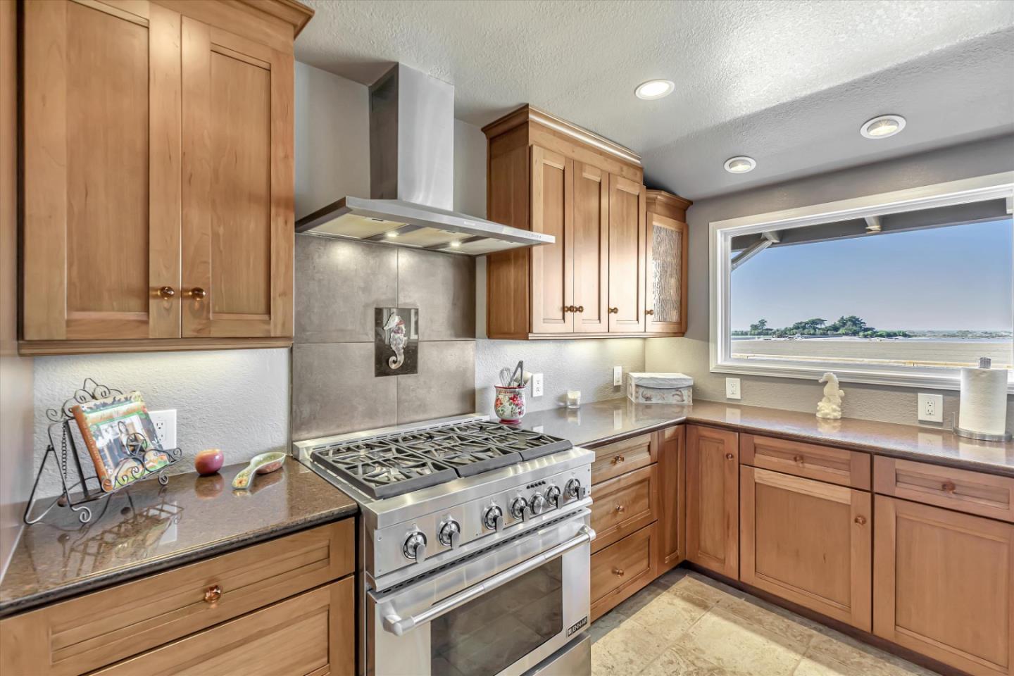 Detail Gallery Image 21 of 57 For 268 Giberson Rd, Moss Landing,  CA 95039 - 5 Beds | 4 Baths