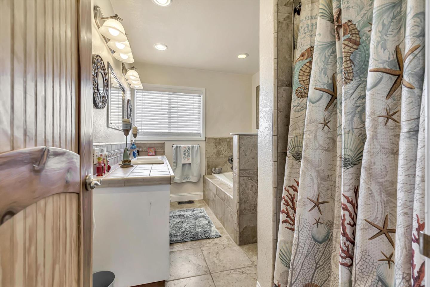 Detail Gallery Image 36 of 57 For 268 Giberson Rd, Moss Landing,  CA 95039 - 5 Beds | 4 Baths