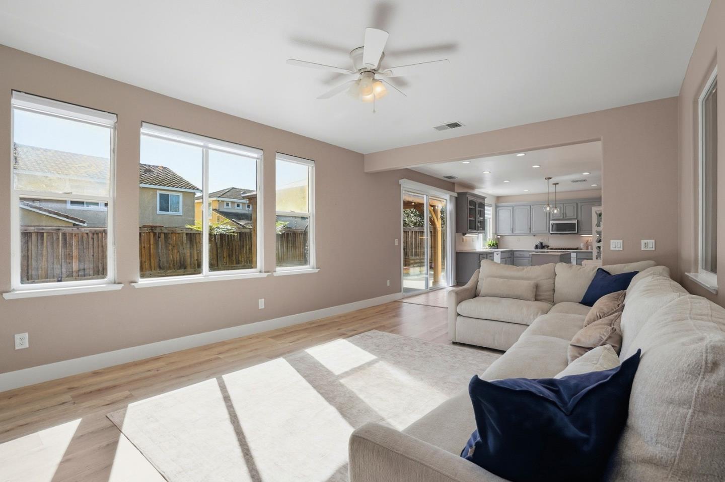 Detail Gallery Image 15 of 47 For 2510 Vallecito Way, Antioch,  CA 94531 - 5 Beds | 3 Baths