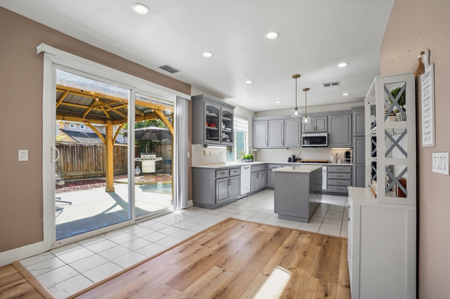 Detail Gallery Image 19 of 47 For 2510 Vallecito Way, Antioch,  CA 94531 - 5 Beds | 3 Baths