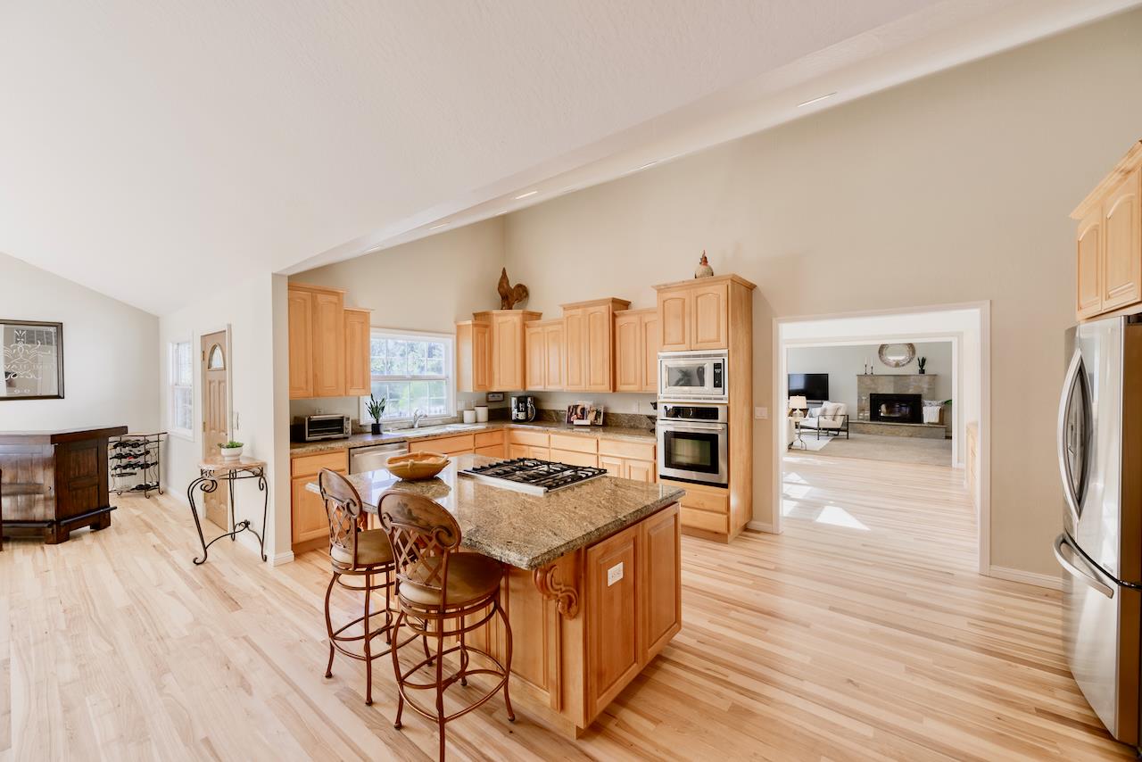 Detail Gallery Image 5 of 116 For 225 Nelson Rd, Scotts Valley,  CA 95066 - 5 Beds | 3 Baths