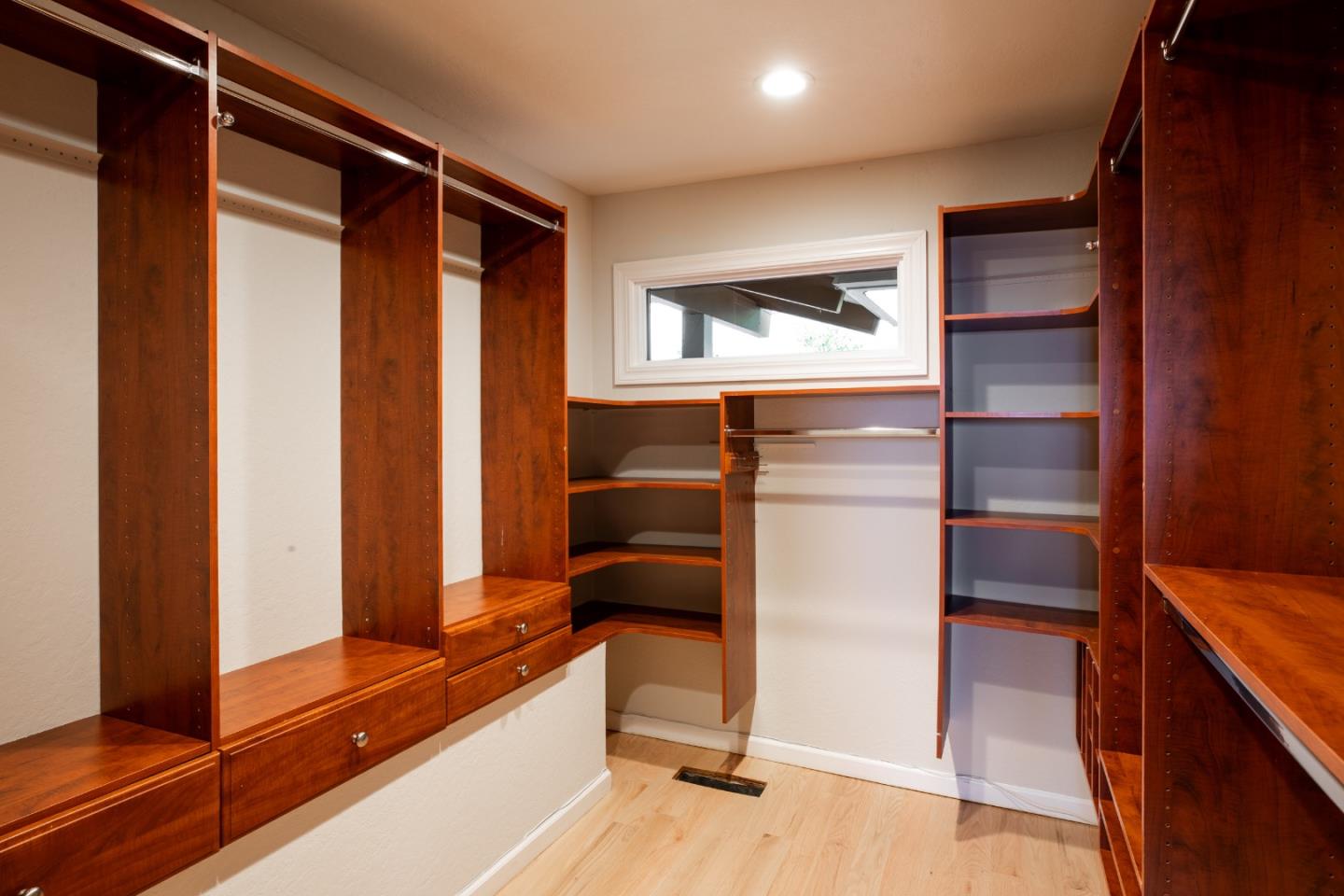 Detail Gallery Image 13 of 34 For 24793 Northcrest Ln, Los Altos Hills,  CA 94024 - 4 Beds | 2/1 Baths