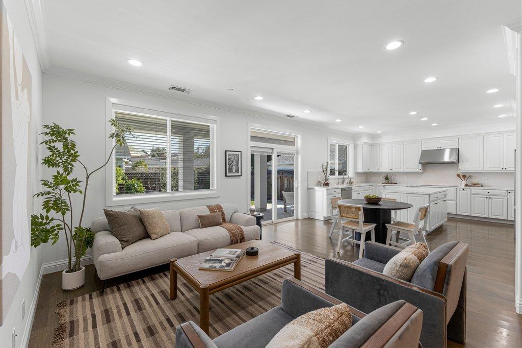 Detail Gallery Image 17 of 66 For 480 Rosewood, San Jose,  CA 95117 - 5 Beds | 4 Baths