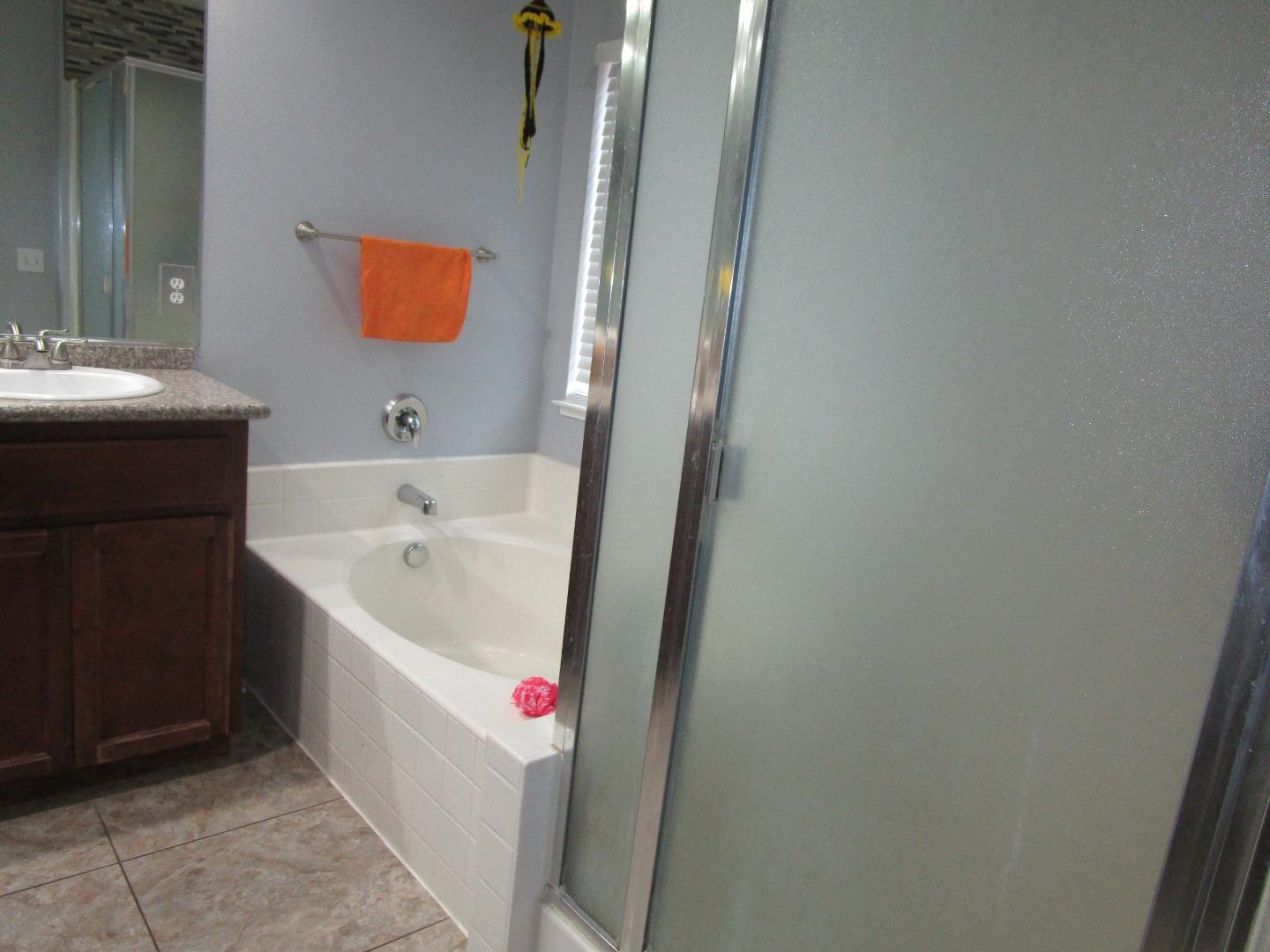 Detail Gallery Image 12 of 16 For 413 Hydrangea Ct, Merced,  CA 95341 - 4 Beds | 2/1 Baths