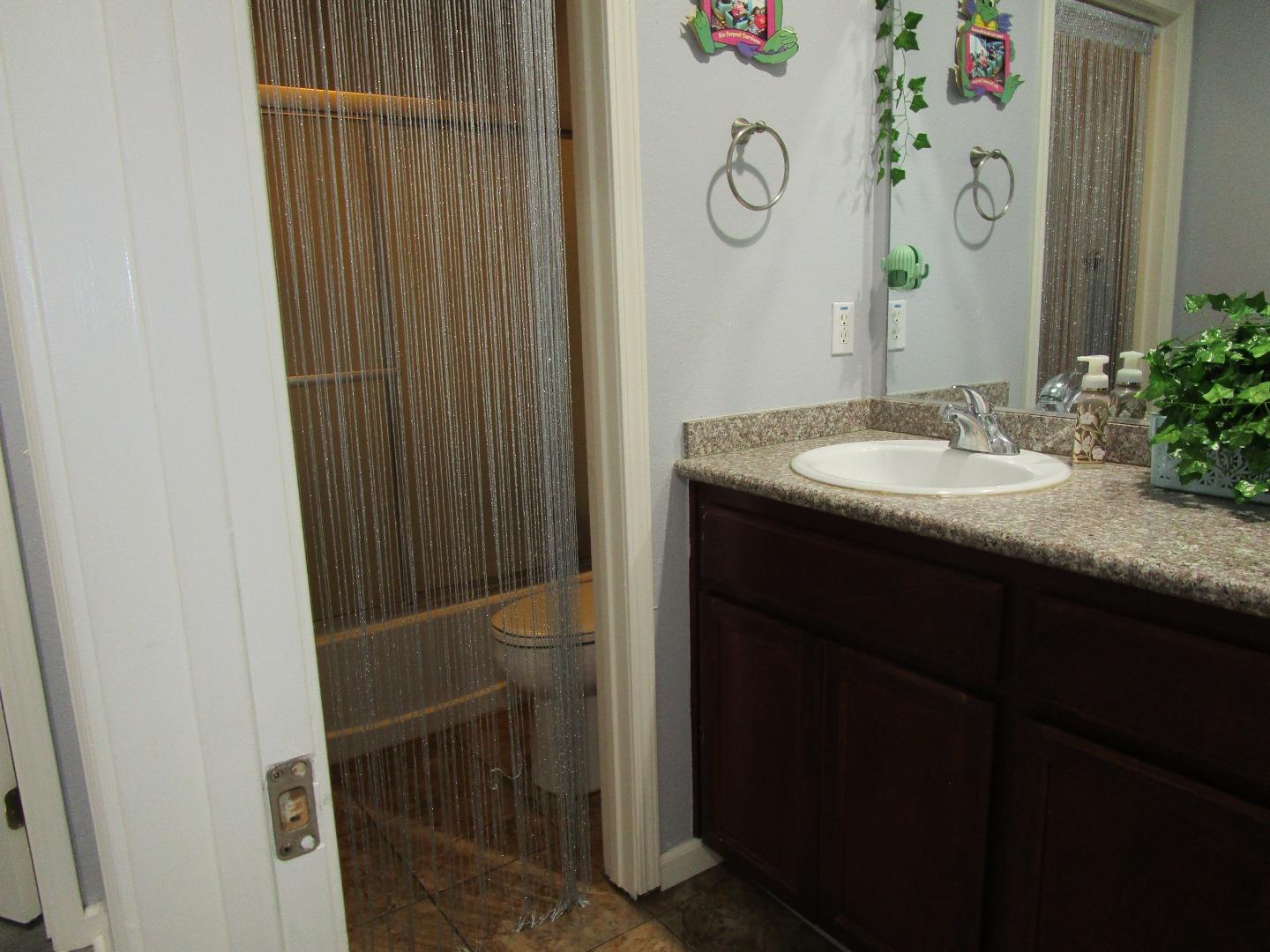 Detail Gallery Image 13 of 16 For 413 Hydrangea Ct, Merced,  CA 95341 - 4 Beds | 2/1 Baths