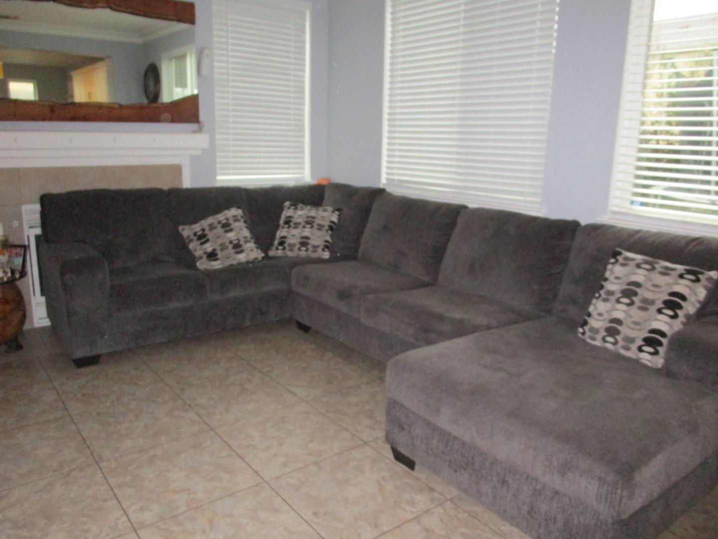 Detail Gallery Image 6 of 16 For 413 Hydrangea Ct, Merced,  CA 95341 - 4 Beds | 2/1 Baths