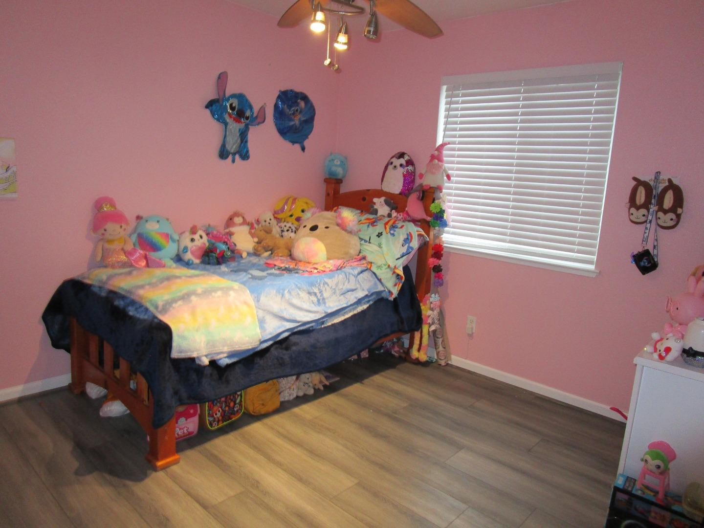 Detail Gallery Image 8 of 16 For 413 Hydrangea Ct, Merced,  CA 95341 - 4 Beds | 2/1 Baths