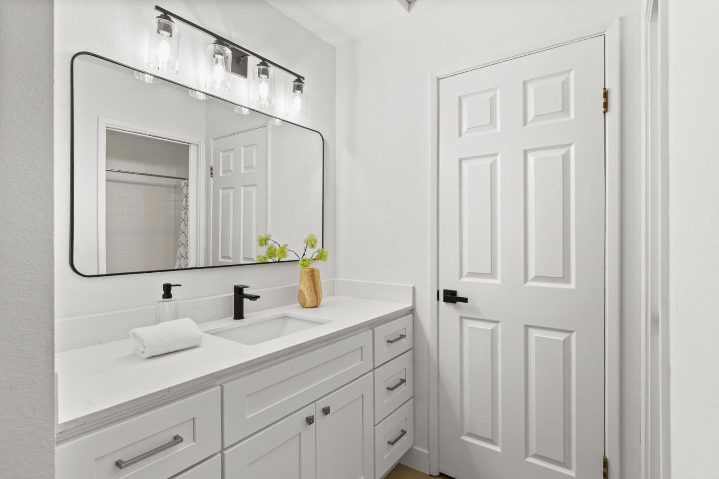 Detail Gallery Image 12 of 16 For 1040 Chula Vista Ter, Sunnyvale,  CA 94086 - 2 Beds | 2/1 Baths