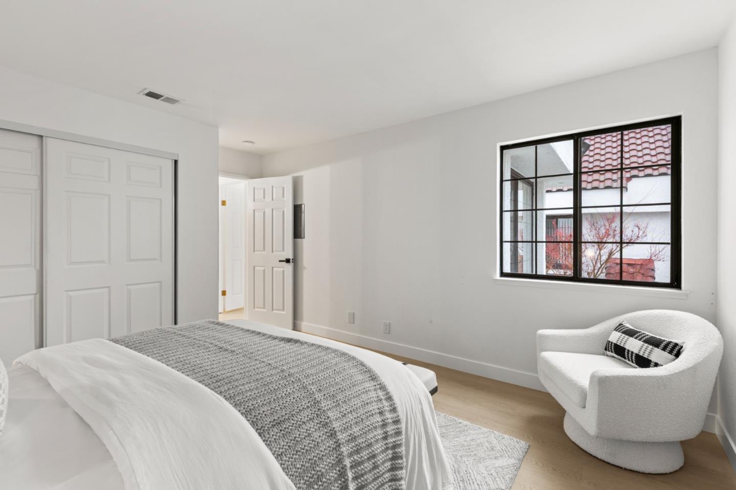 Detail Gallery Image 13 of 16 For 1040 Chula Vista Ter, Sunnyvale,  CA 94086 - 2 Beds | 2/1 Baths