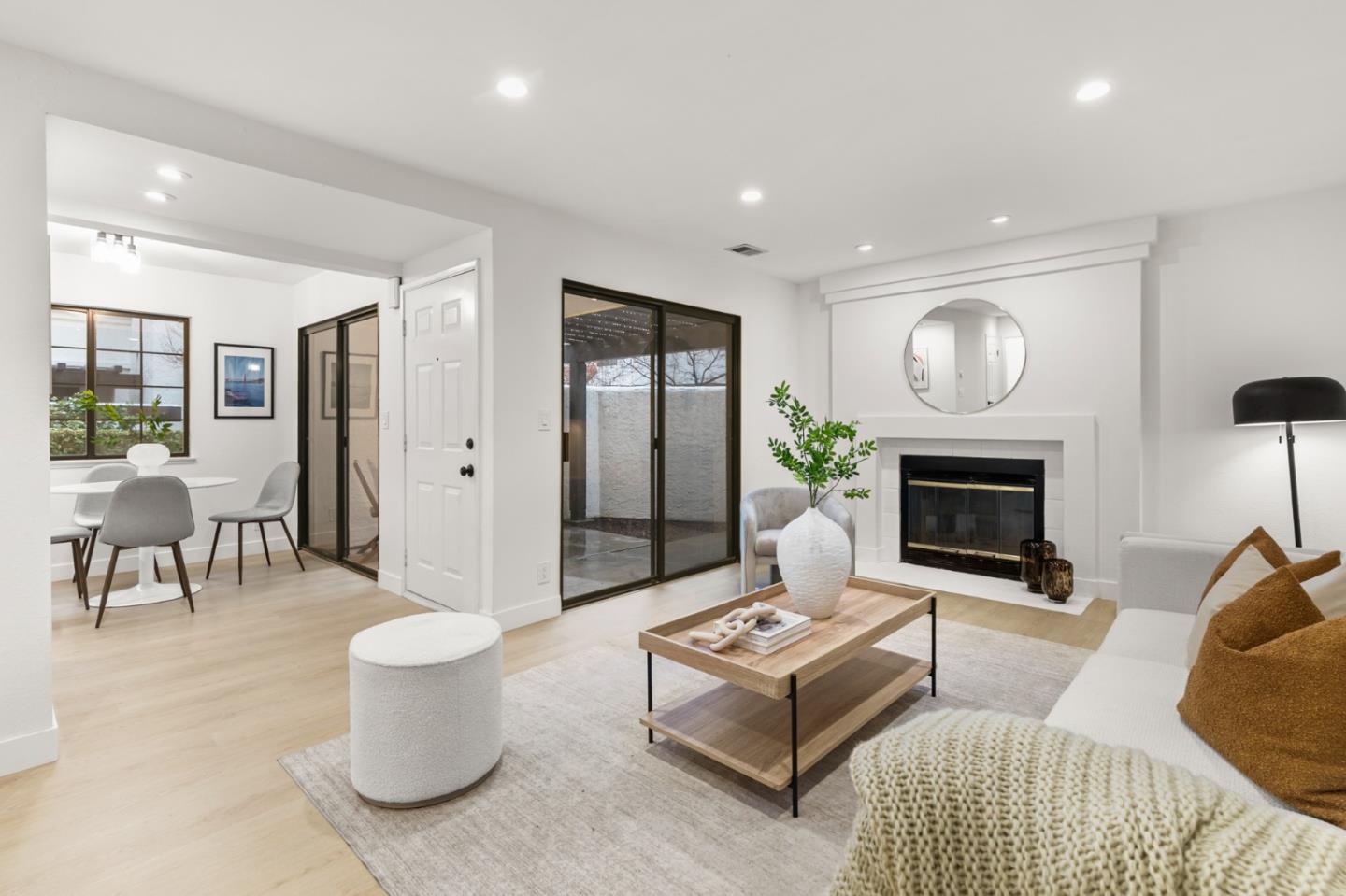 Detail Gallery Image 5 of 16 For 1040 Chula Vista Ter, Sunnyvale,  CA 94086 - 2 Beds | 2/1 Baths