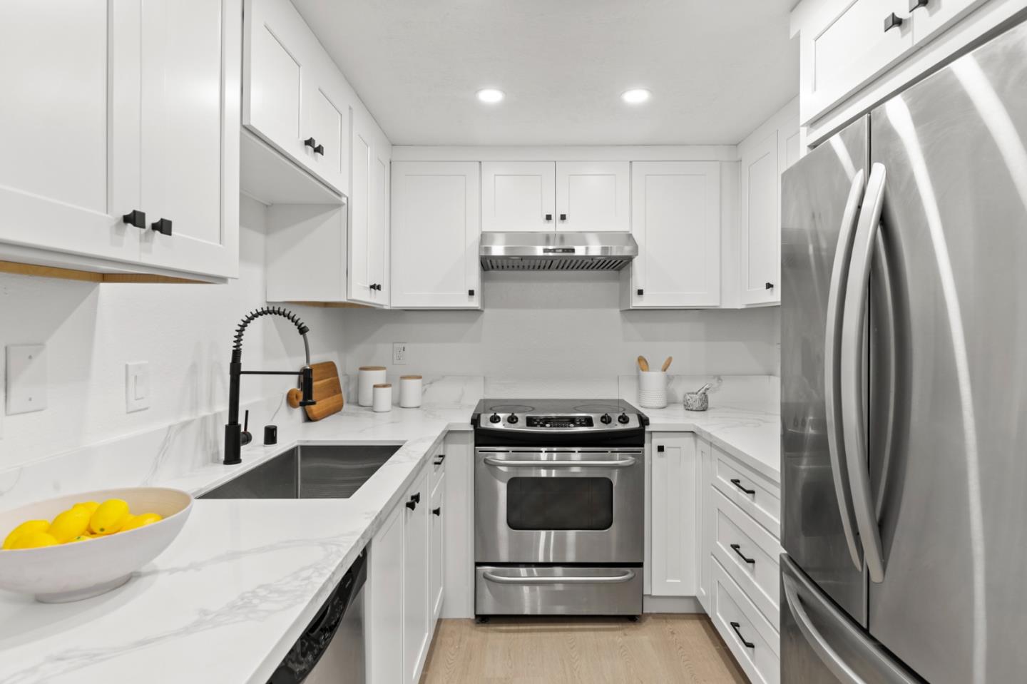 Detail Gallery Image 8 of 16 For 1040 Chula Vista Ter, Sunnyvale,  CA 94086 - 2 Beds | 2/1 Baths