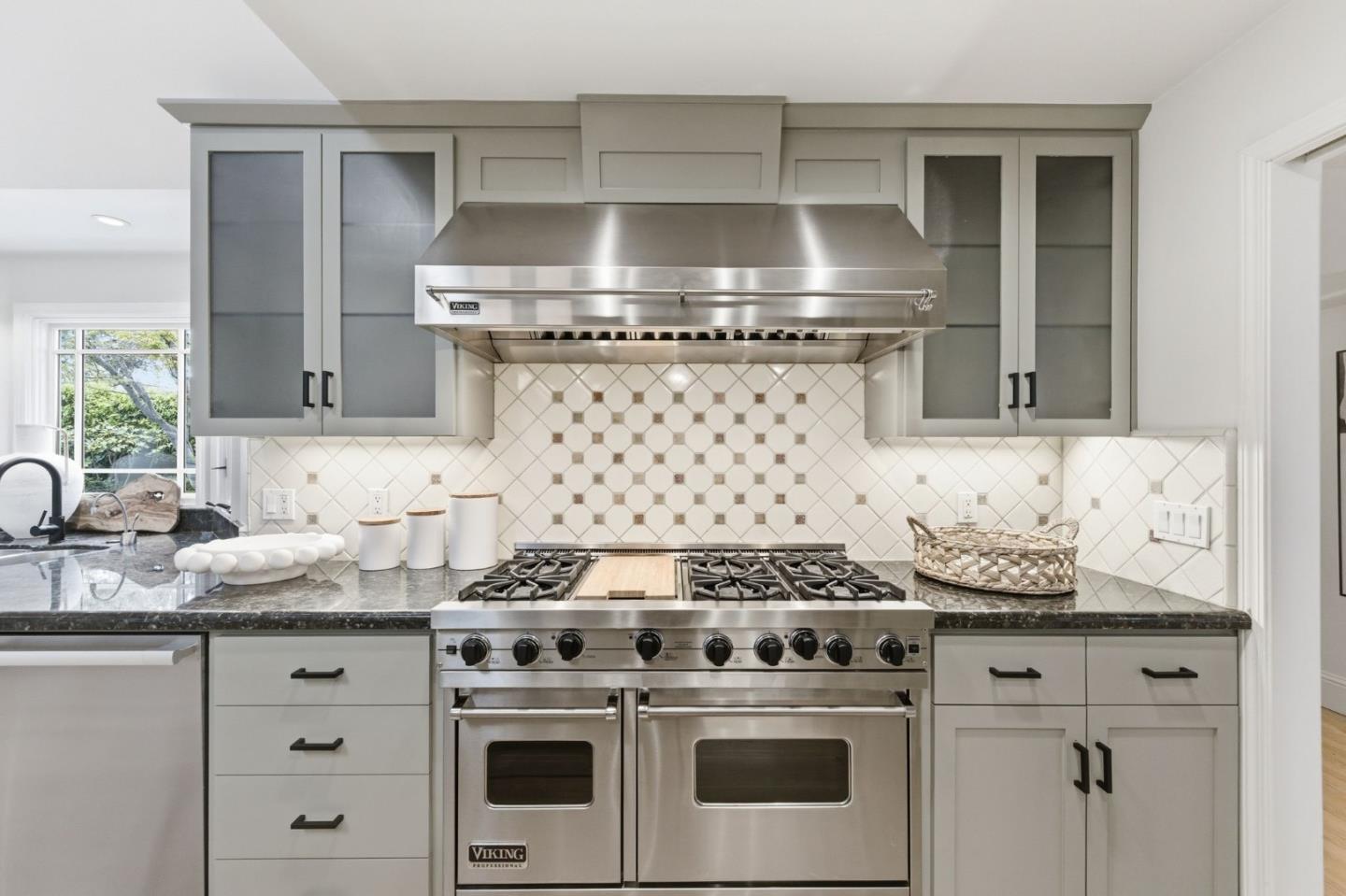 Detail Gallery Image 10 of 38 For 16508 Oleander Ave, Los Gatos,  CA 95032 - 5 Beds | 3 Baths