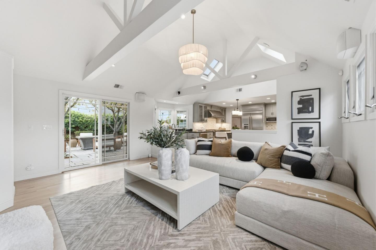 Detail Gallery Image 13 of 38 For 16508 Oleander Ave, Los Gatos,  CA 95032 - 5 Beds | 3 Baths