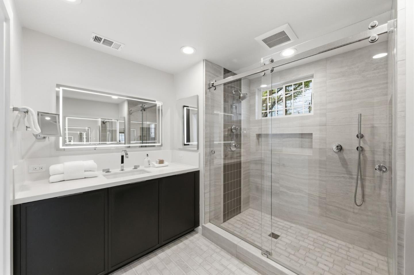 Detail Gallery Image 17 of 38 For 16508 Oleander Ave, Los Gatos,  CA 95032 - 5 Beds | 3 Baths