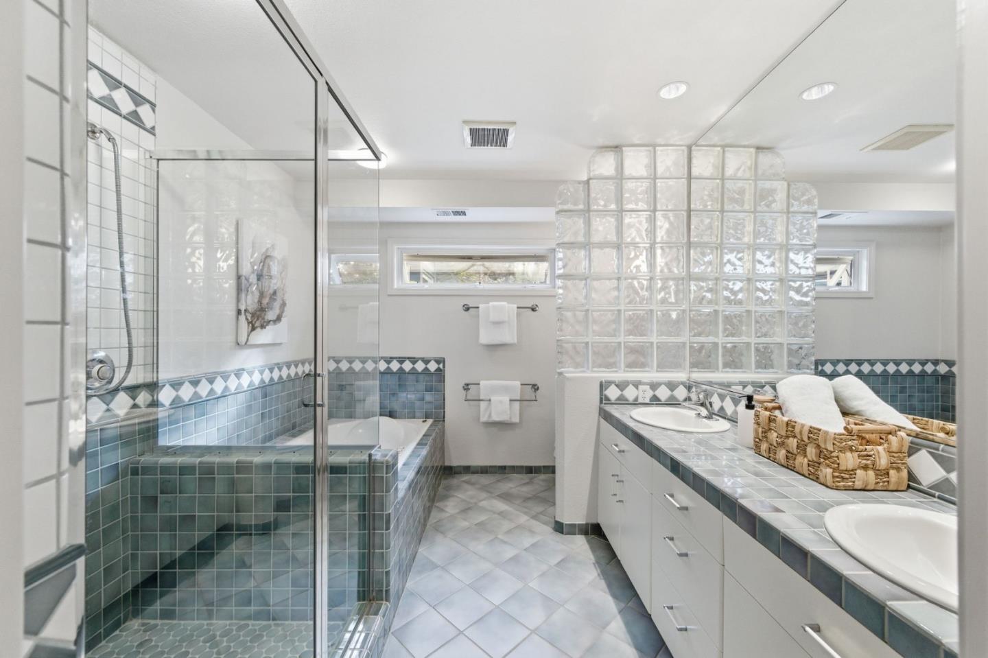 Detail Gallery Image 22 of 38 For 16508 Oleander Ave, Los Gatos,  CA 95032 - 5 Beds | 3 Baths