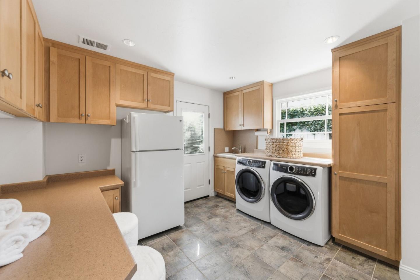 Detail Gallery Image 28 of 38 For 16508 Oleander Ave, Los Gatos,  CA 95032 - 5 Beds | 3 Baths