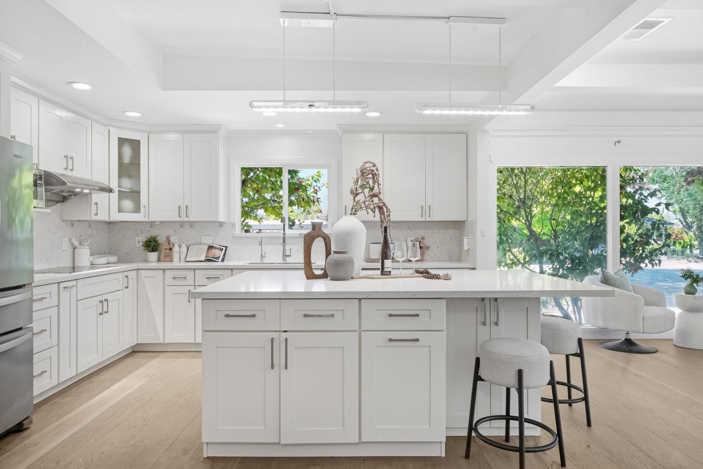 Detail Gallery Image 8 of 66 For 592 Sunnymount Ave, Sunnyvale,  CA 94087 - 5 Beds | 3 Baths