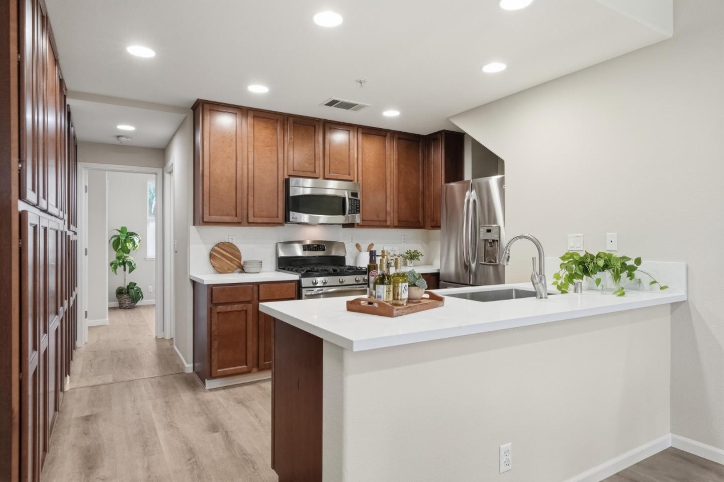 Detail Gallery Image 10 of 46 For 2518 Autumnvale Ave, San Jose,  CA 95131 - 3 Beds | 3 Baths