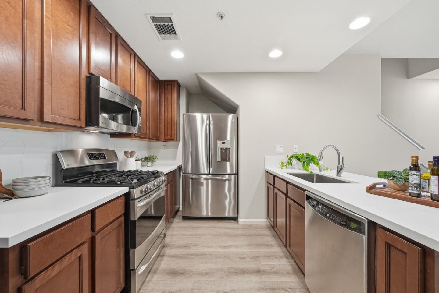 Detail Gallery Image 11 of 46 For 2518 Autumnvale Ave, San Jose,  CA 95131 - 3 Beds | 3 Baths