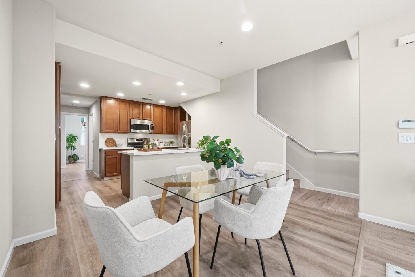 Detail Gallery Image 8 of 46 For 2518 Autumnvale Ave, San Jose,  CA 95131 - 3 Beds | 3 Baths