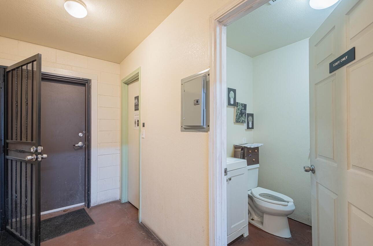 Detail Gallery Image 5 of 19 For 17 E Lake St #17,  Salinas,  CA 93901 - – Beds | – Baths