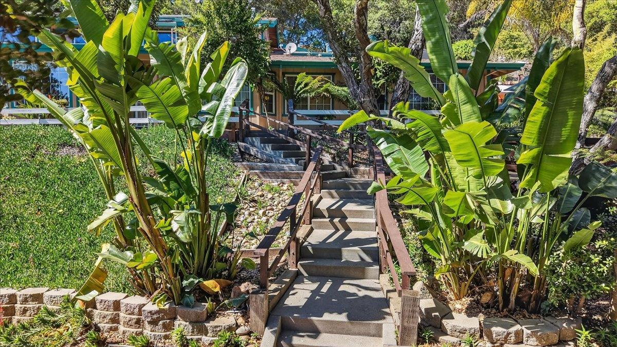 Detail Gallery Image 13 of 41 For 1222 via Del Sol Rd, Salinas,  CA 93907 - 5 Beds | 4/1 Baths