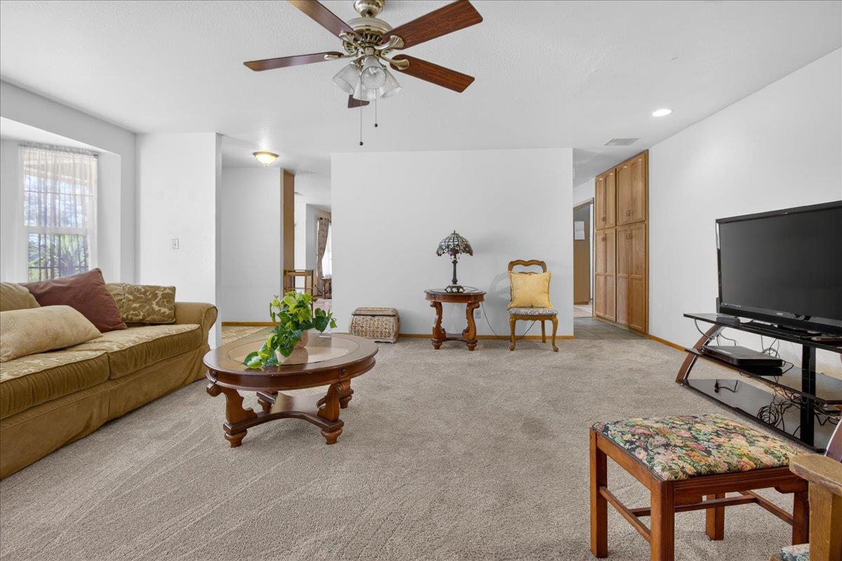 Detail Gallery Image 20 of 41 For 1222 via Del Sol Rd, Salinas,  CA 93907 - 5 Beds | 4/1 Baths