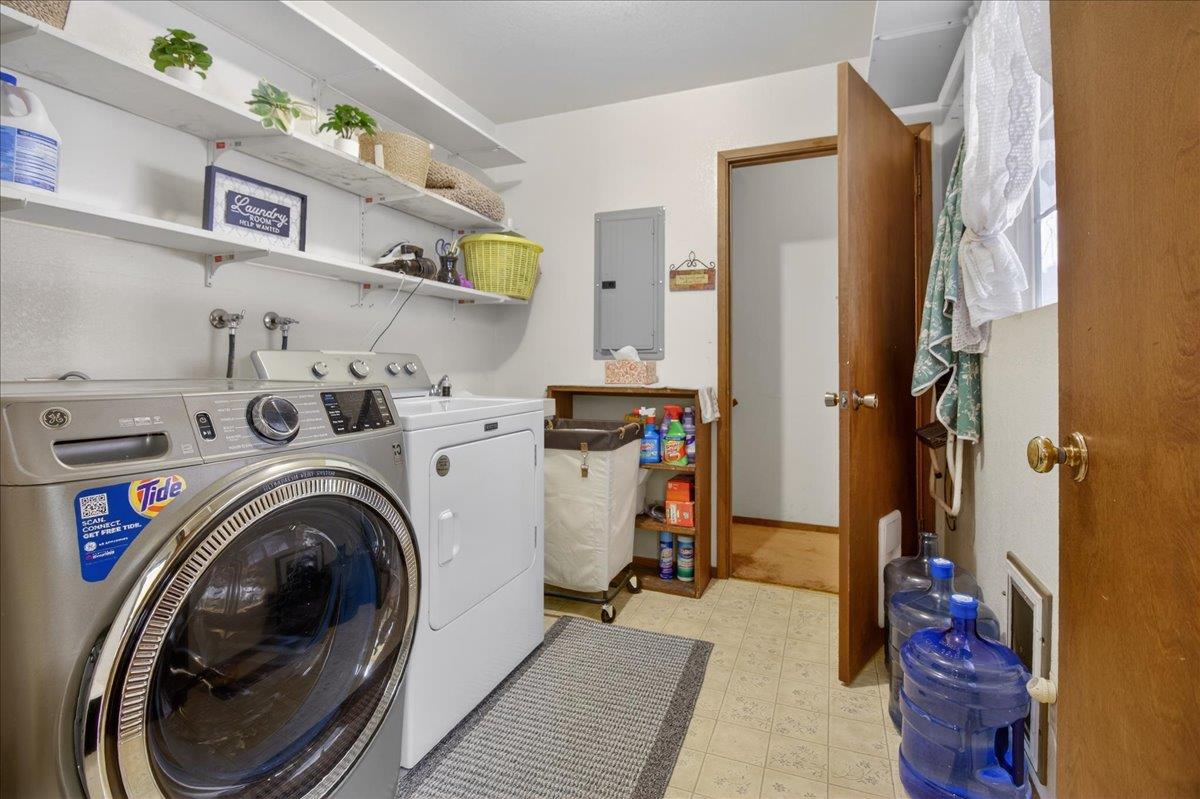 Detail Gallery Image 39 of 41 For 1222 via Del Sol Rd, Salinas,  CA 93907 - 5 Beds | 4/1 Baths