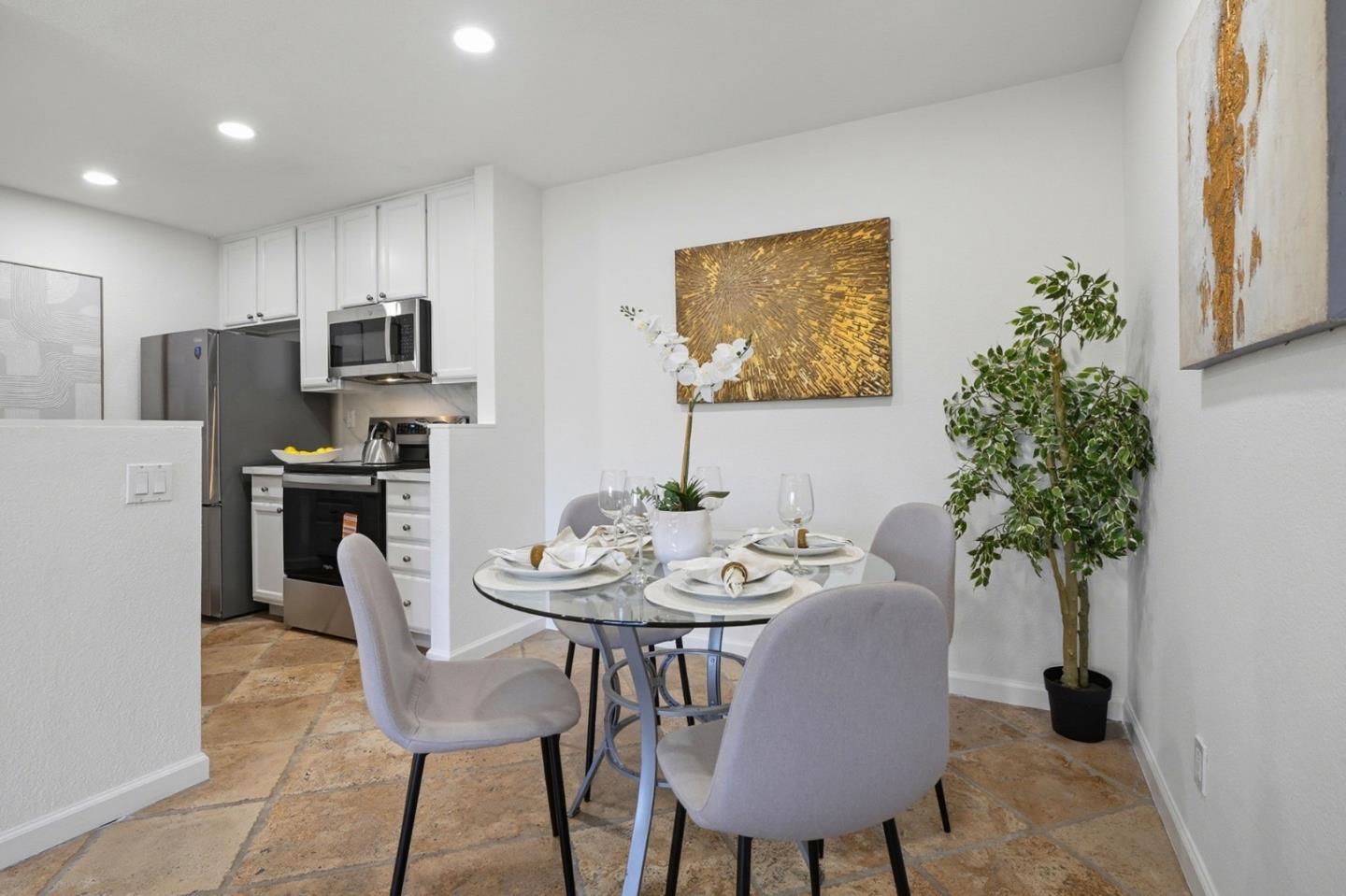 Detail Gallery Image 12 of 25 For 633 Teatree Ct, San Jose,  CA 95128 - 2 Beds | 2 Baths