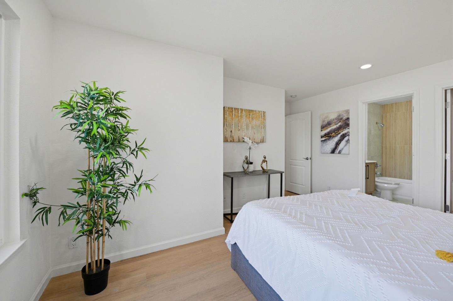 Detail Gallery Image 16 of 25 For 633 Teatree Ct, San Jose,  CA 95128 - 2 Beds | 2 Baths