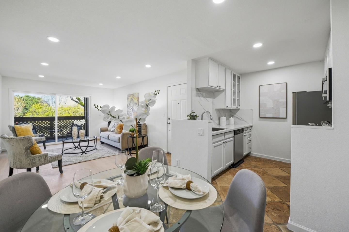 Detail Gallery Image 7 of 25 For 633 Teatree Ct, San Jose,  CA 95128 - 2 Beds | 2 Baths