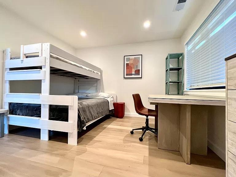 Detail Gallery Image 20 of 42 For 2050 Williams St, Palo Alto,  CA 94306 - 6 Beds | 3 Baths