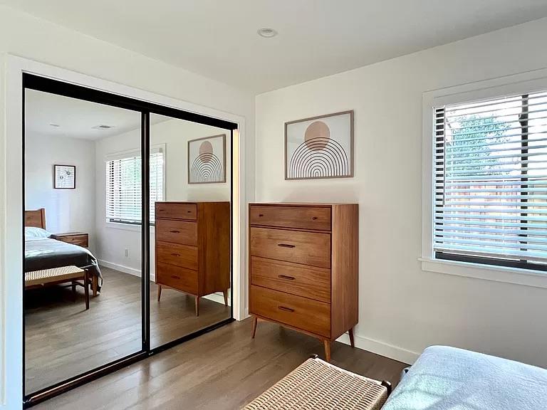 Detail Gallery Image 28 of 42 For 2050 Williams St, Palo Alto,  CA 94306 - 6 Beds | 3 Baths