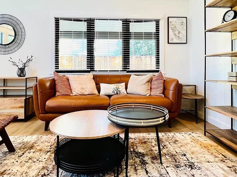 Detail Gallery Image 8 of 42 For 2050 Williams St, Palo Alto,  CA 94306 - 6 Beds | 3 Baths