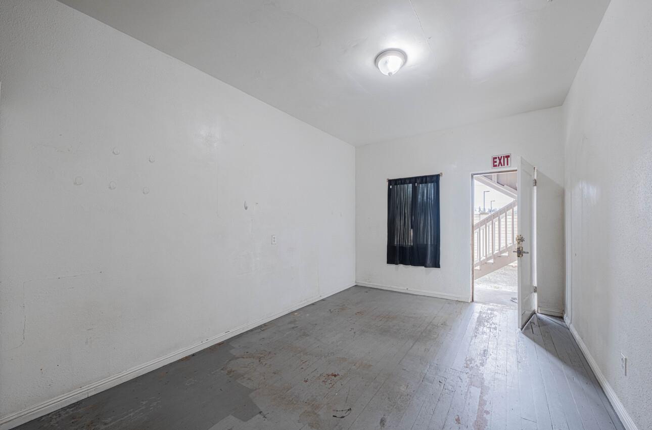 Detail Gallery Image 11 of 37 For 13 E Lake St, Salinas,  CA 93901 - – Beds | – Baths