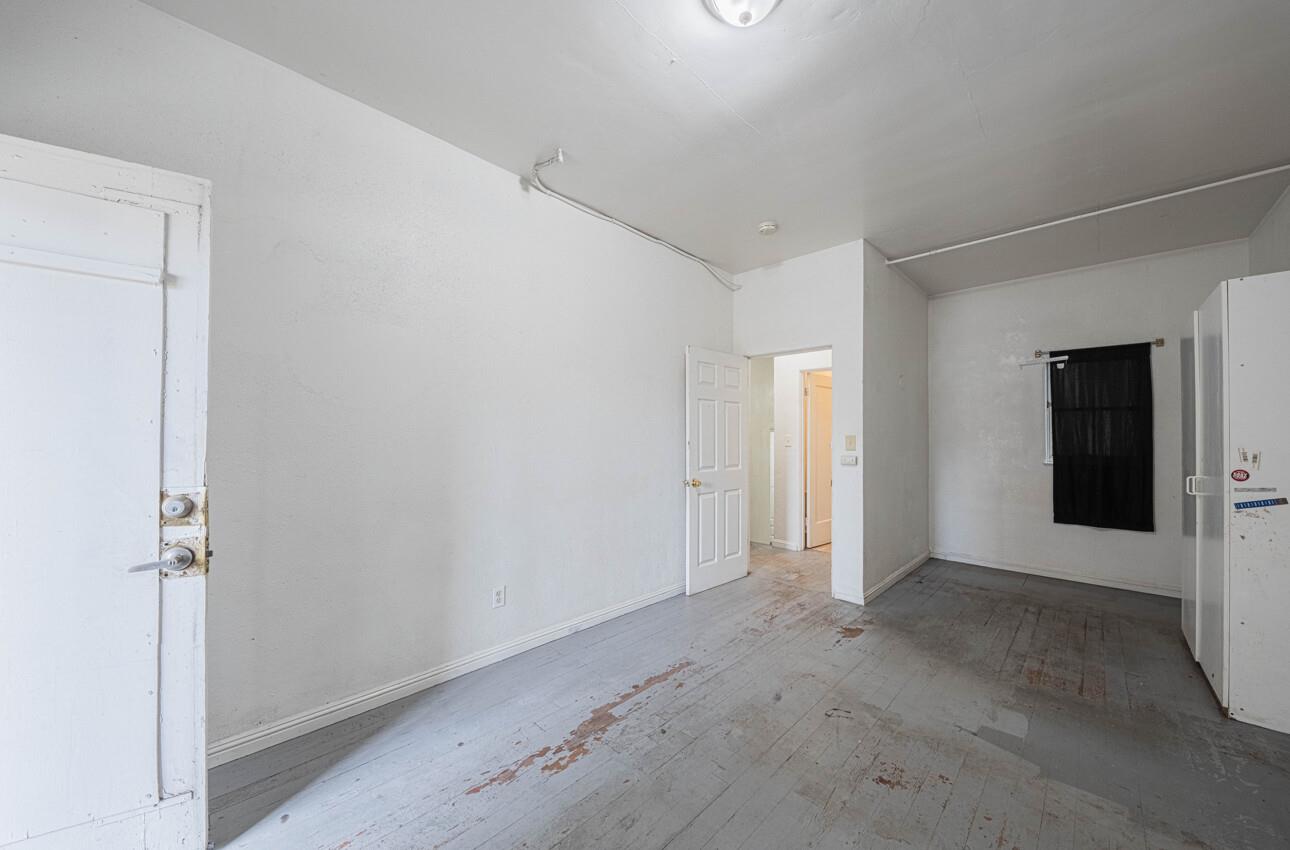 Detail Gallery Image 13 of 37 For 13 E Lake St, Salinas,  CA 93901 - – Beds | – Baths