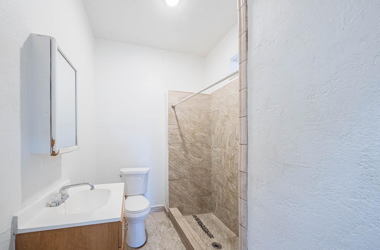 Detail Gallery Image 14 of 37 For 13 E Lake St, Salinas,  CA 93901 - – Beds | – Baths