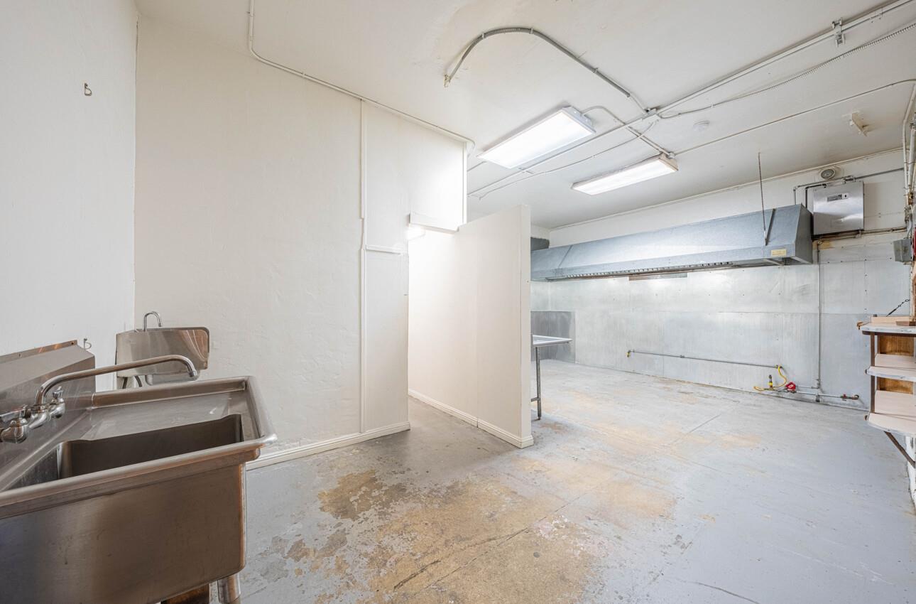 Detail Gallery Image 6 of 37 For 13 E Lake St, Salinas,  CA 93901 - – Beds | – Baths