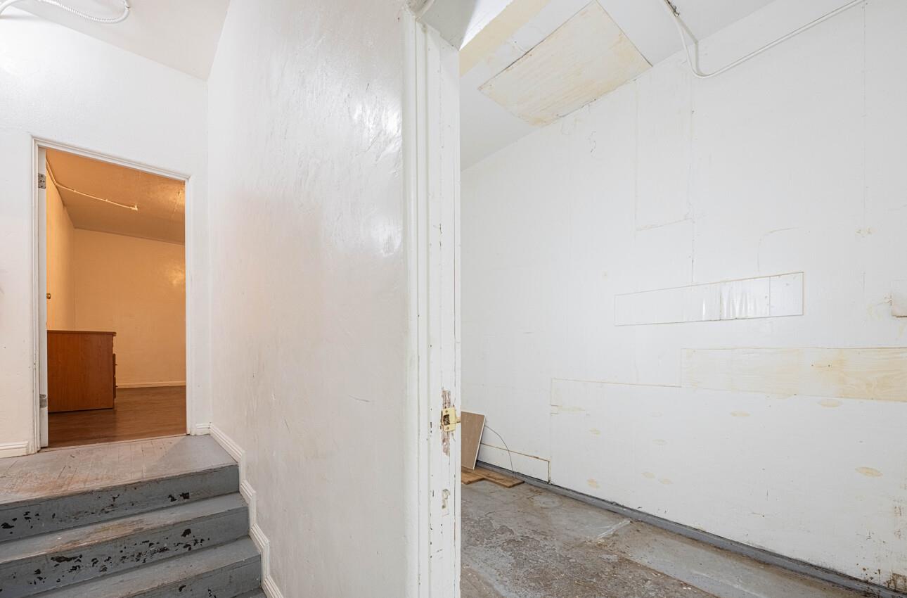 Detail Gallery Image 9 of 37 For 13 E Lake St, Salinas,  CA 93901 - – Beds | – Baths