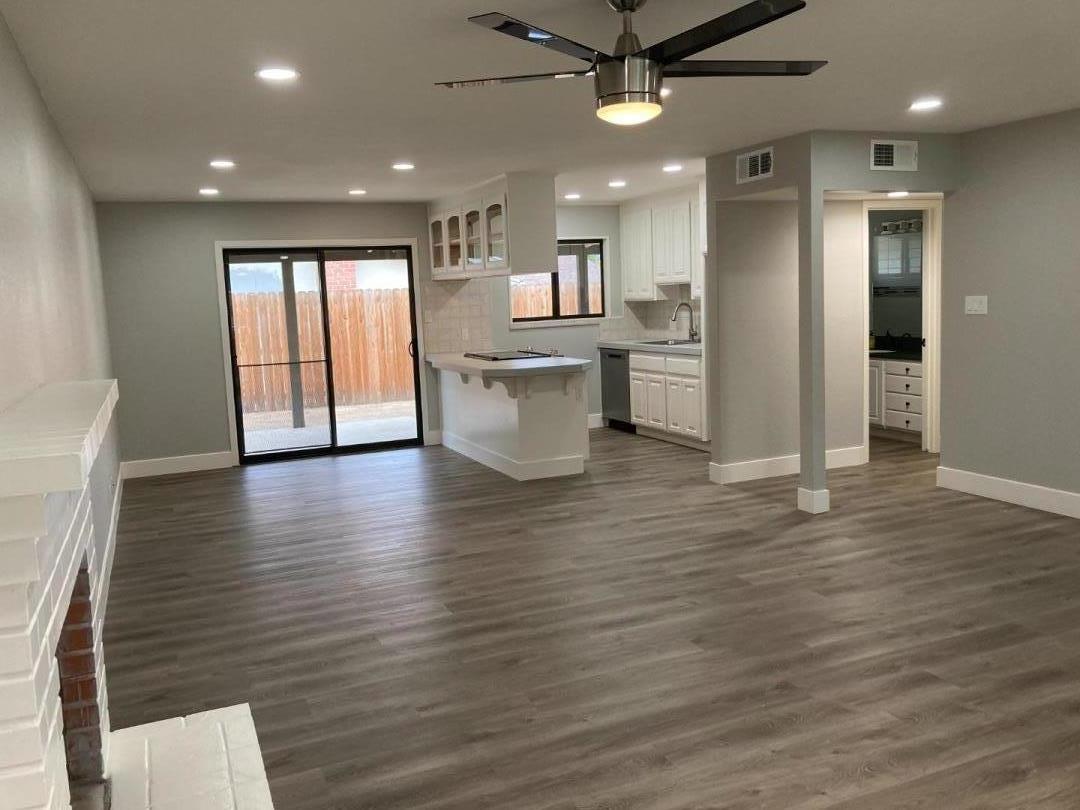 Detail Gallery Image 5 of 17 For 502 Oak Ridge Dr, Roseville,  CA 95661 - 3 Beds | 2 Baths