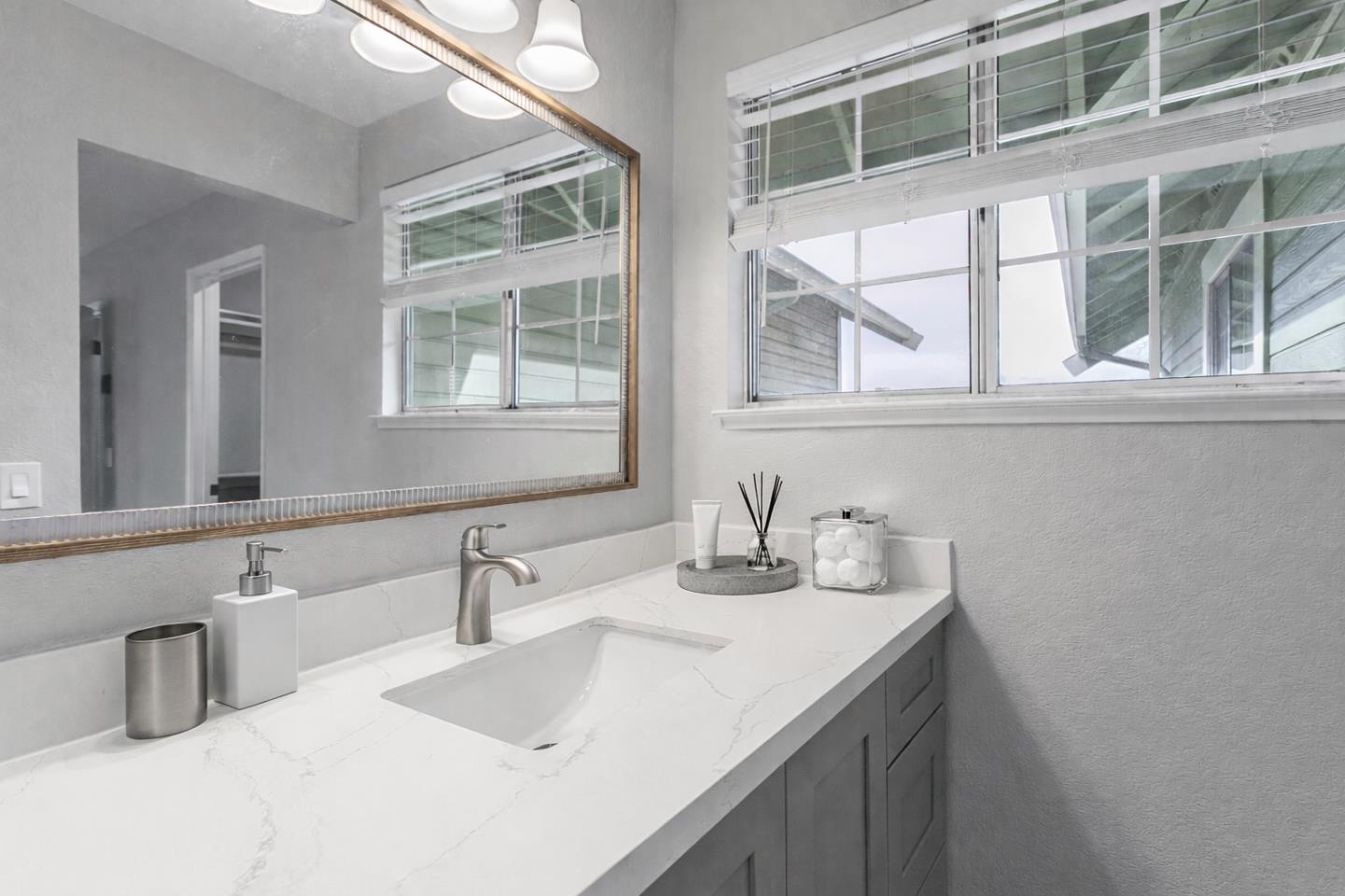 Detail Gallery Image 12 of 27 For 1062 Rymar Pl, San Jose,  CA 95133 - 2 Beds | 2/1 Baths