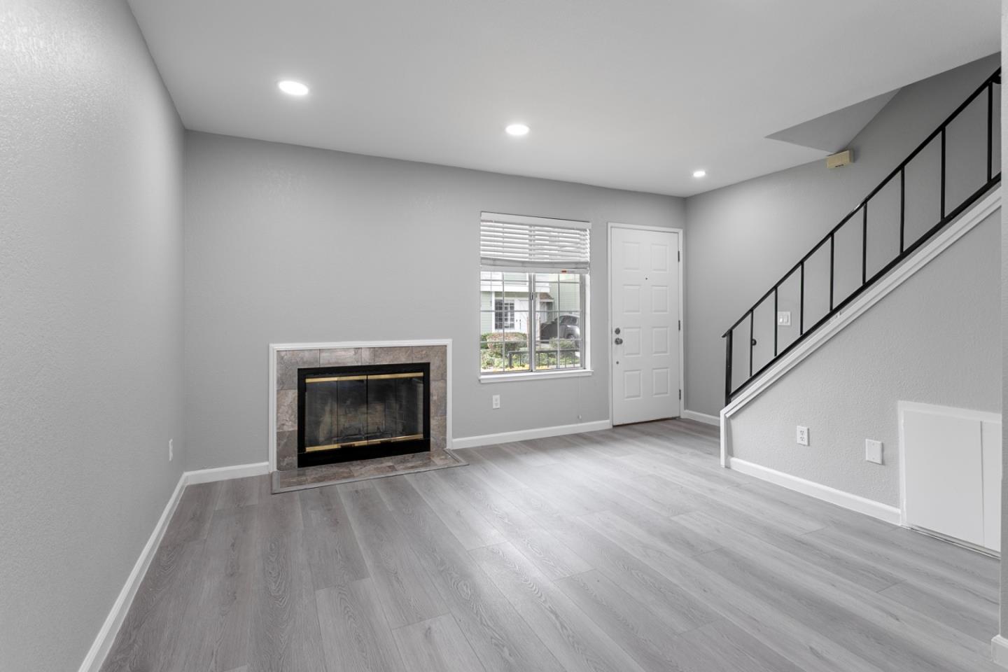 Detail Gallery Image 4 of 27 For 1062 Rymar Pl, San Jose,  CA 95133 - 2 Beds | 2/1 Baths