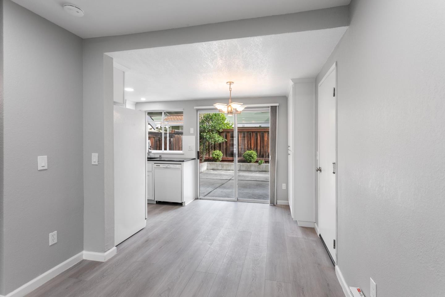 Detail Gallery Image 7 of 27 For 1062 Rymar Pl, San Jose,  CA 95133 - 2 Beds | 2/1 Baths