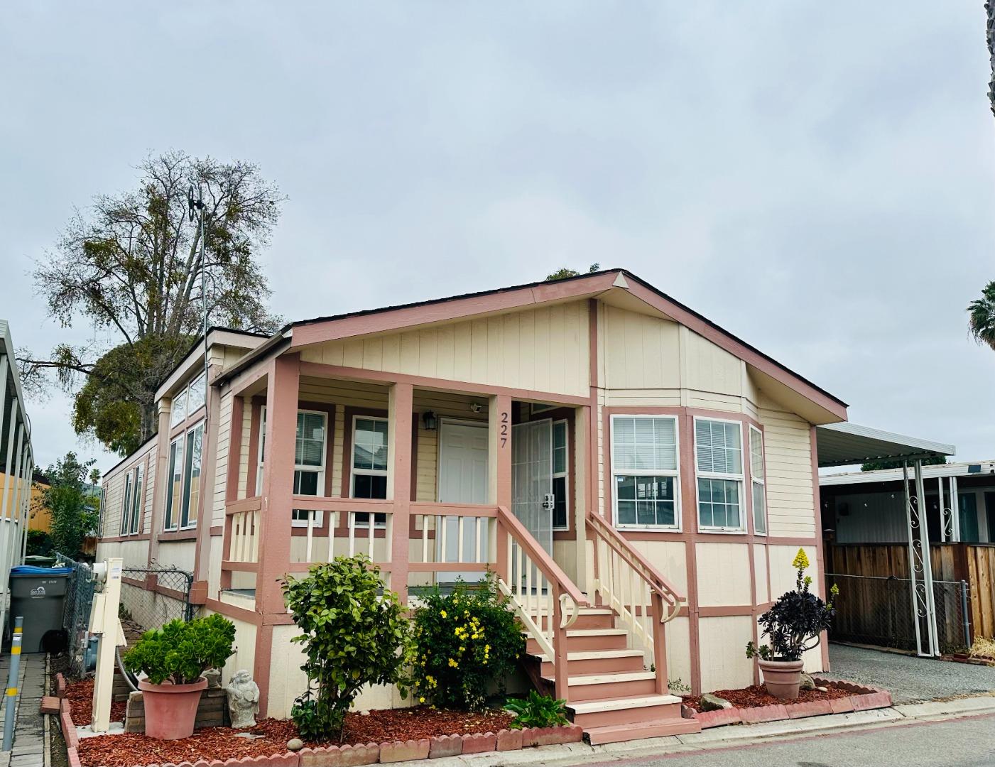 Detail Gallery Image 2 of 27 For 200 Ford Rd #227,  San Jose,  CA 95138 - 3 Beds | 2 Baths