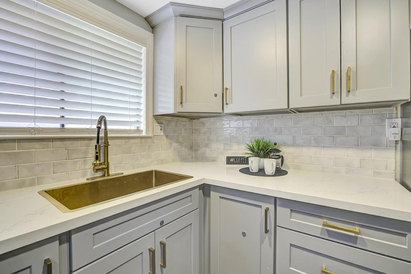 Detail Gallery Image 10 of 35 For 999 W Evelyn Ter #40,  Sunnyvale,  CA 94086 - 2 Beds | 1 Baths