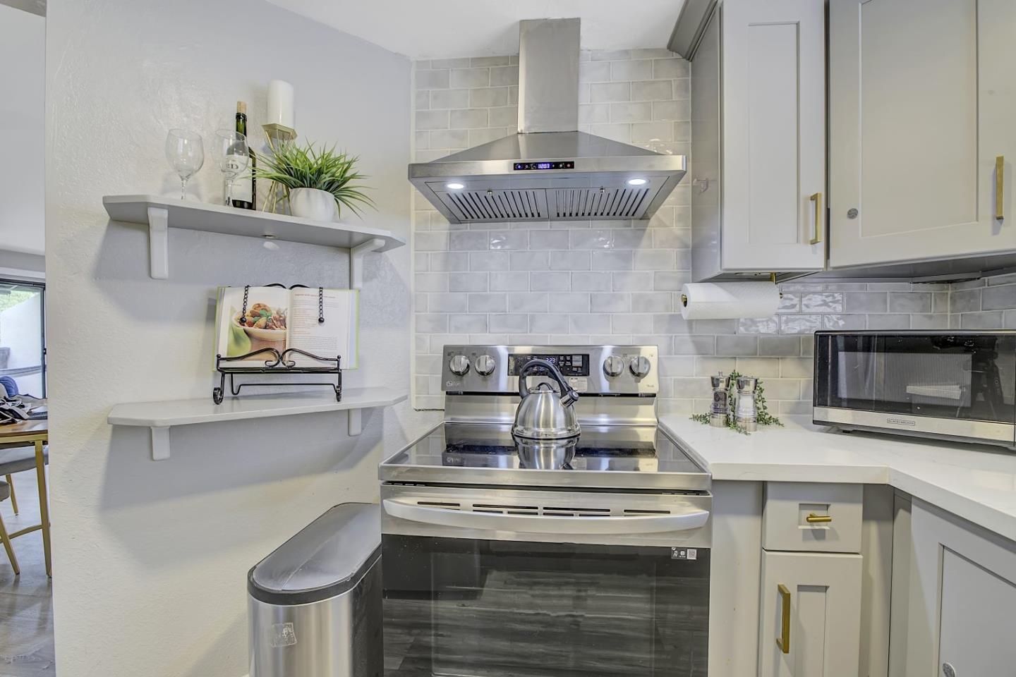 Detail Gallery Image 11 of 35 For 999 W Evelyn Ter #40,  Sunnyvale,  CA 94086 - 2 Beds | 1 Baths