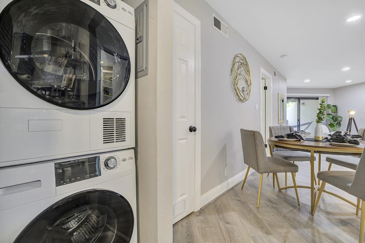 Detail Gallery Image 19 of 35 For 999 W Evelyn Ter #40,  Sunnyvale,  CA 94086 - 2 Beds | 1 Baths