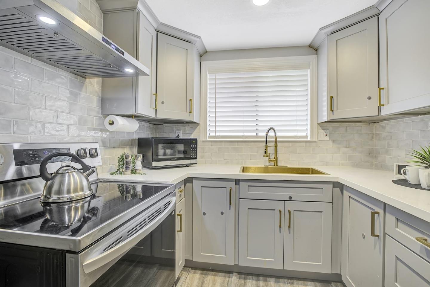 Detail Gallery Image 8 of 35 For 999 W Evelyn Ter #40,  Sunnyvale,  CA 94086 - 2 Beds | 1 Baths