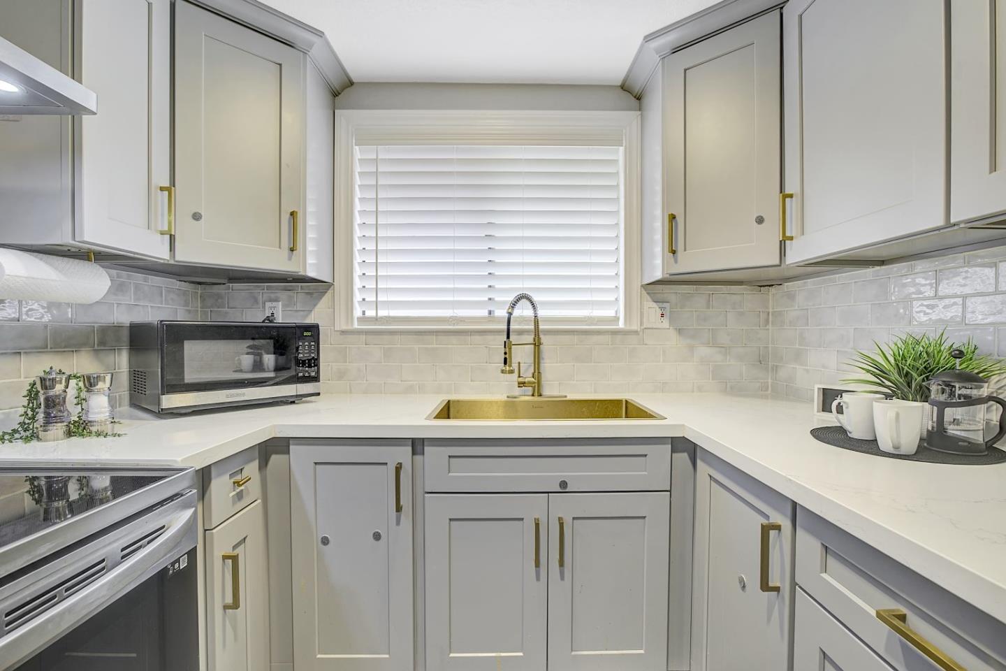 Detail Gallery Image 9 of 35 For 999 W Evelyn Ter #40,  Sunnyvale,  CA 94086 - 2 Beds | 1 Baths