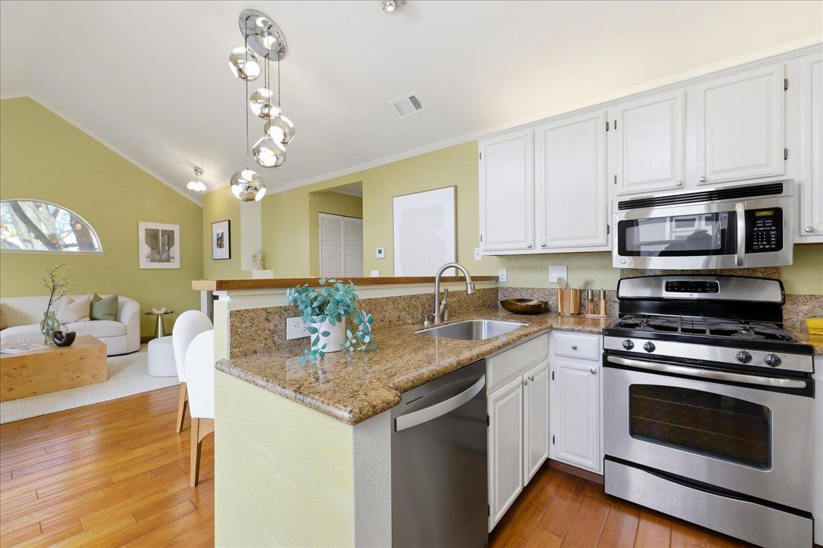 Detail Gallery Image 17 of 46 For 727 Portwalk Pl, Redwood City,  CA 94065 - 2 Beds | 2 Baths